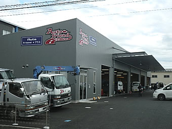 サービス 設備 車修理なら仙台の オートフレンド 塗装 車検 リサイクルパーツ 4輪アラインメントの相談も受付中